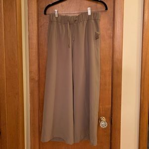 lululemon ON THE FLY WIDE-LEG 7/8 PANT *WOVEN
